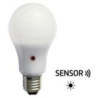 Lámpara standard Led sensor día/noche (luz natural) 12W 6000°K 1100Lm 180° 65x125mm. (F-BRIGHT 2601751)